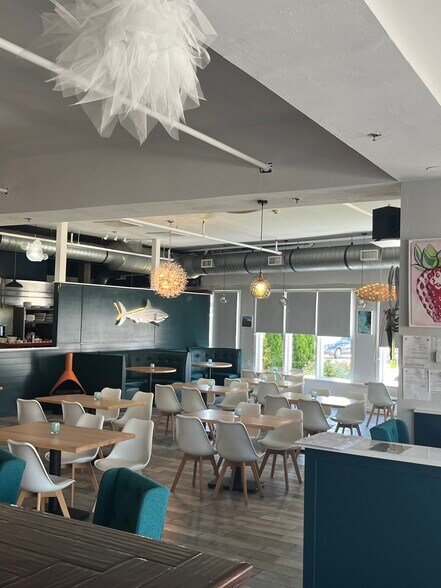 More Photos Of 617 Main St, Hyannis General Retail For Lease