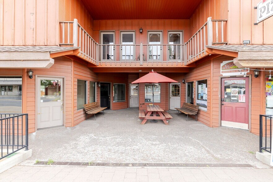 More Photos Of 220 W Cascade Ave, Sisters Storefront Retail Office For Lease