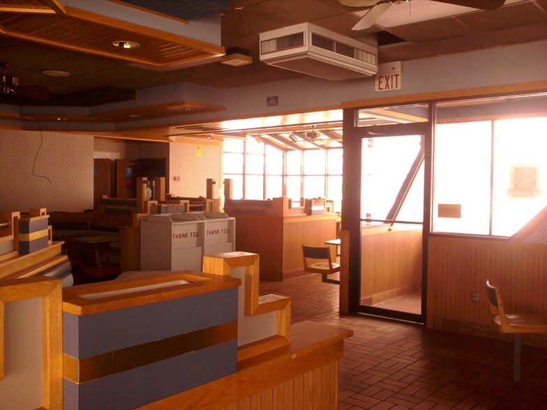 More Photos Of 1011-1013 E Spruce St, Abbotsford Storefront Retail Office For Lease