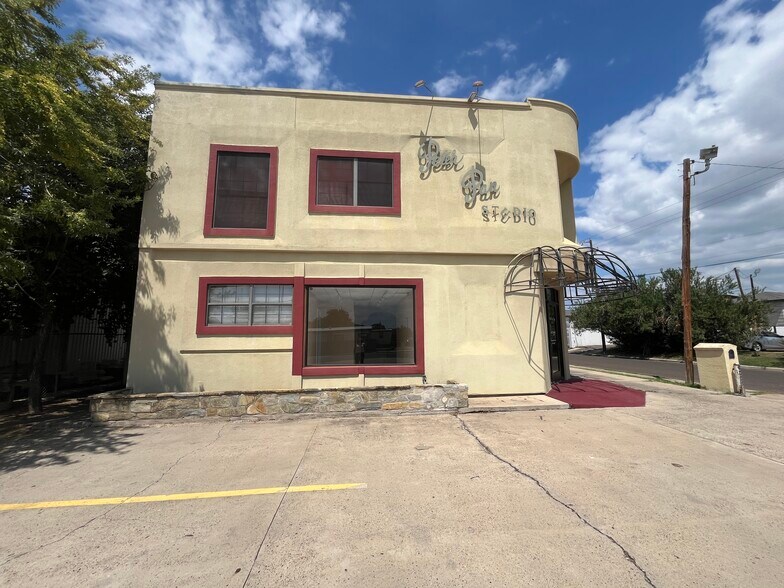 More Photos Of 102 W Calton Rd, Laredo Office Residential For Sale
