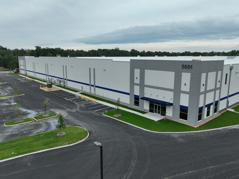 More Photos Of 5601 Chudoba Pky, Prince George Distribution For Lease
