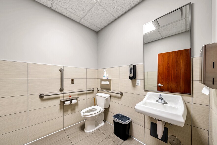 More Photos Of 1879 Williams Hwy, Grants Pass Medical For Sale