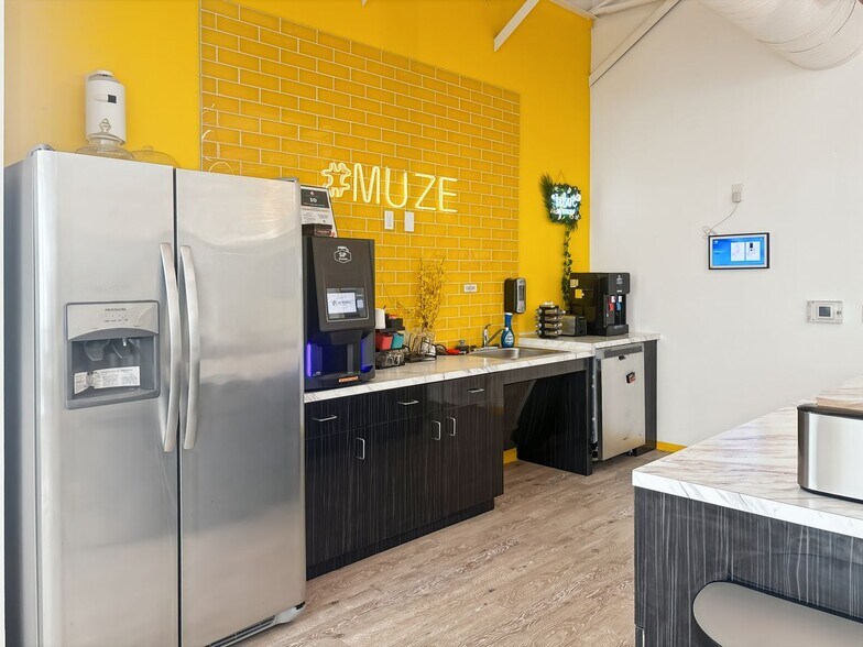 More Photos Of 8968-8998 Kirby Dr, Houston Coworking Space