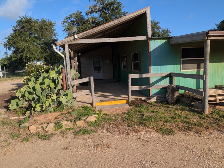 More Photos Of 2110 W Hwy 290, Dripping Springs General Retail For Lease