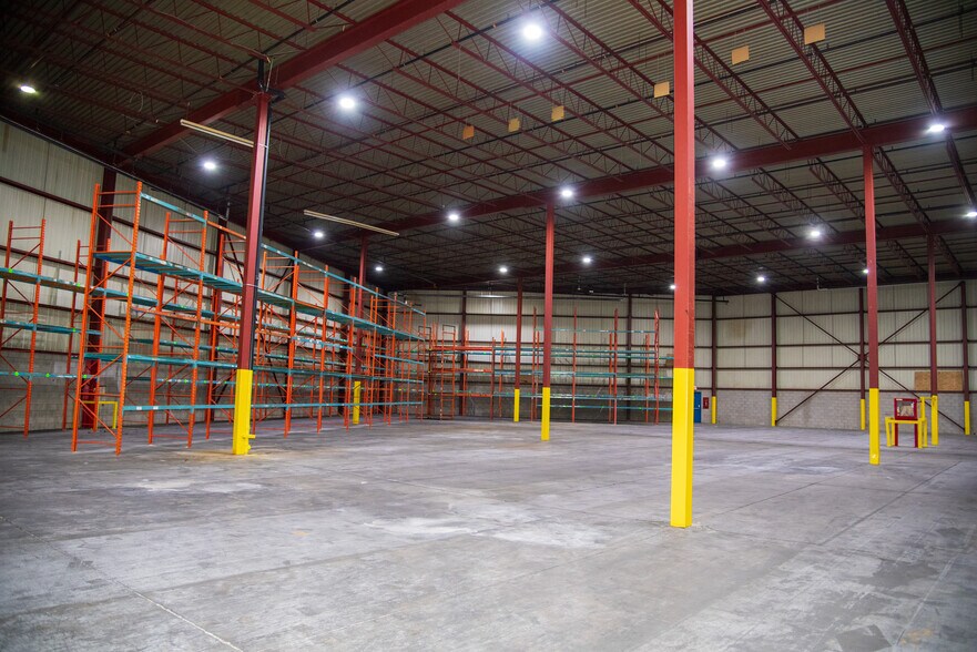 More Photos Of 2-8 Holtby Ave, Brampton Warehouse For Lease