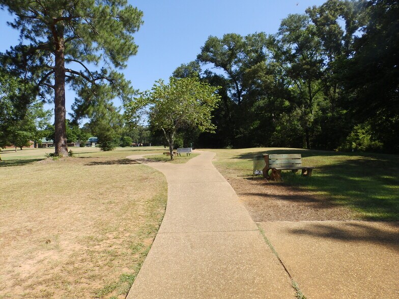 More Photos Of 2130 Country Club Rd, Palestine Golf Course Driving Range For Sale