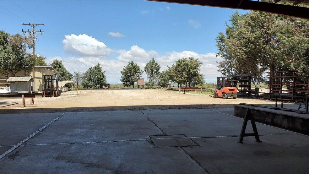 More Photos Of 41614 102nd St E, Palmdale Industrial For Lease