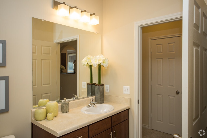 More Photos Of Mooreview Pky @ Loudoun County Pky, Ashburn Unknown For Lease