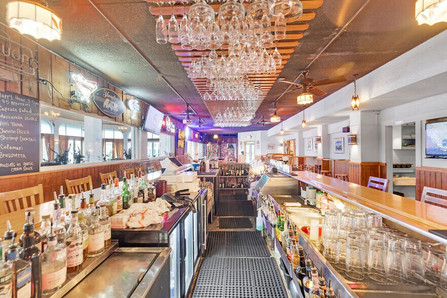 More Photos Of 700 Ocean Dr, Key Colony Beach Restaurant For Sale