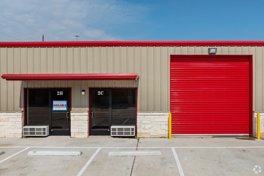 More Photos Of 28215 Vallie St, Pinehurst Warehouse For Lease