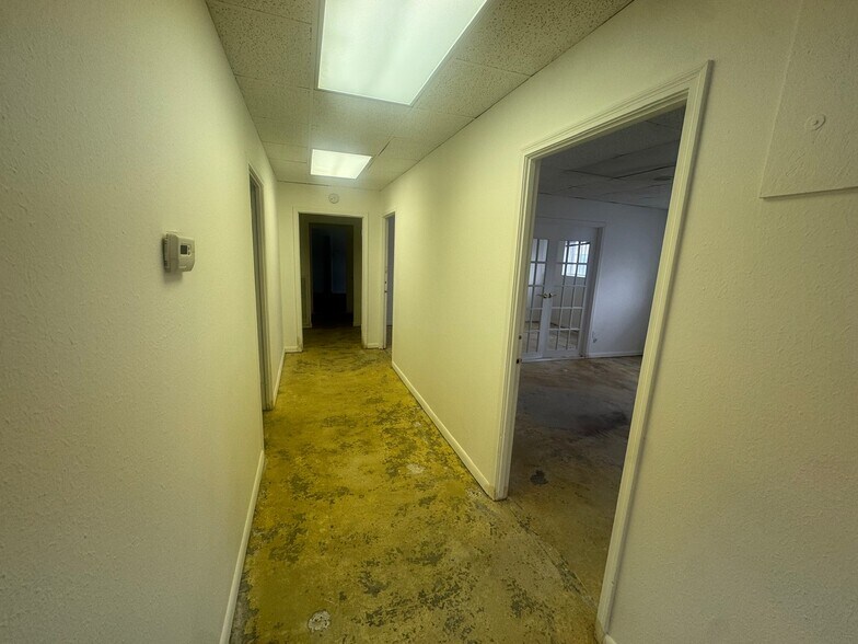 More Photos Of 6214 Beverly Hill St, Houston Office For Lease