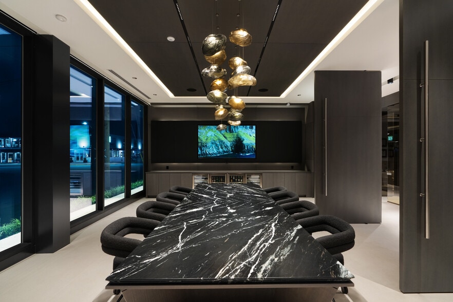 More Photos Of 1406 Pemberton Ave, North Vancouver Storefront For Sale