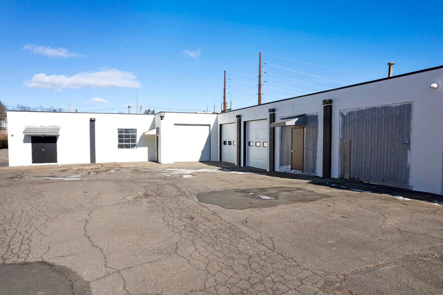 More Photos Of 5 Webb St, Windsor Locks Manufacturing For Lease