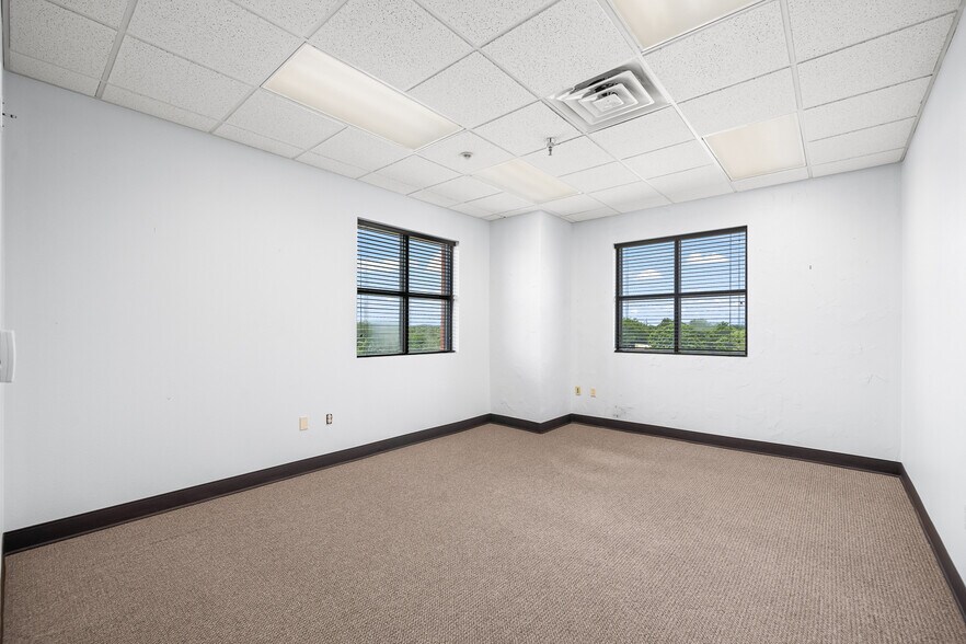 More Photos Of 7202 Slide Rd, Lubbock Medical For Lease
