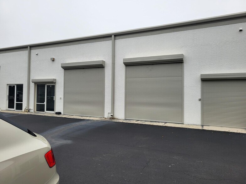 More Photos Of 5567 Taylor Rd, Naples Warehouse For Lease