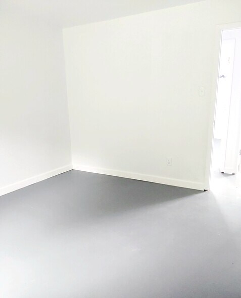 More Photos Of 1032 Mullins, Magnolia Apartments For Sale