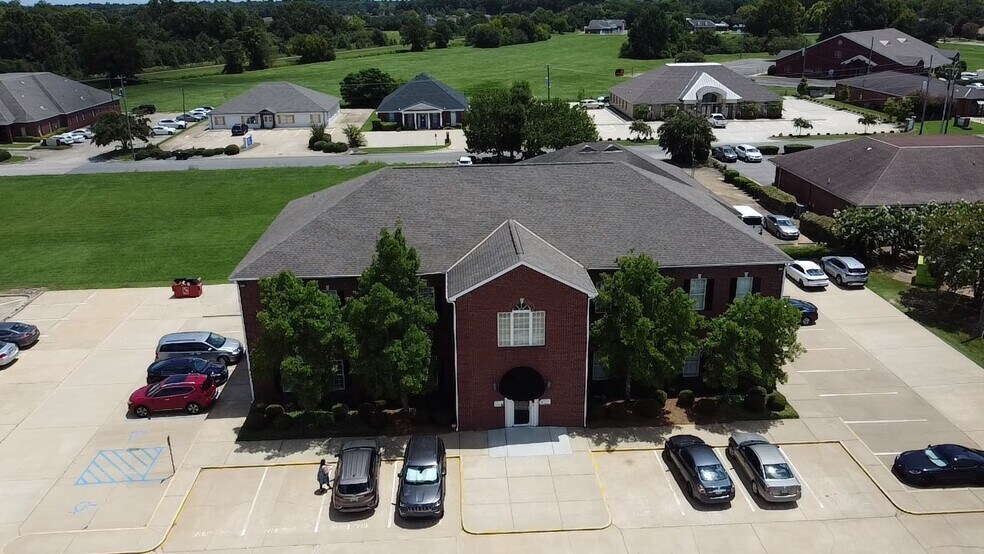 More Photos Of 451 Saint Lukes Dr, Montgomery Office For Lease