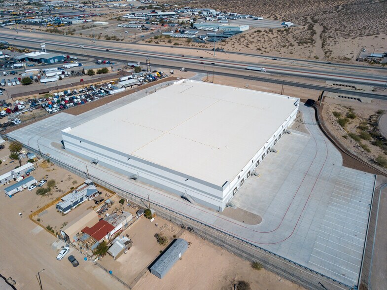More Photos Of 11750 Gateway Blvd E, Socorro Distribution For Lease