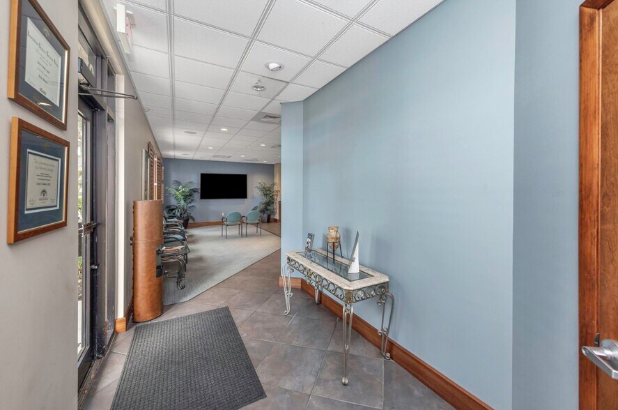 More Photos Of 2346 Drew St, Clearwater Office For Sale
