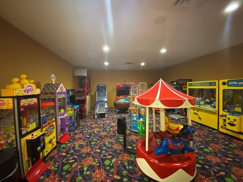 More Photos Of 3515 El Indio Hwy, Eagle Pass Bowling Alley For Sale