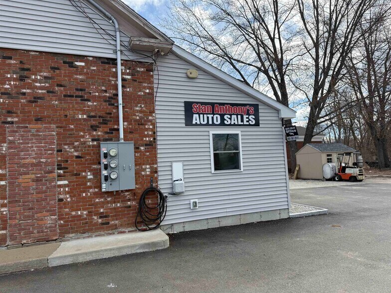 More Photos Of 45 Main St, Conway Office For Lease