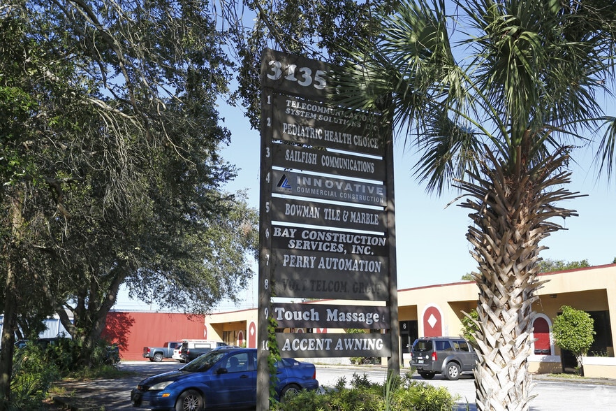 More Photos Of 3135 39th Ave N, Saint Petersburg Light Manufacturing For Lease