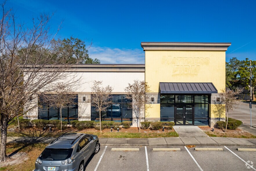 More Photos Of 2650 E Bay Dr, Largo Freestanding For Lease