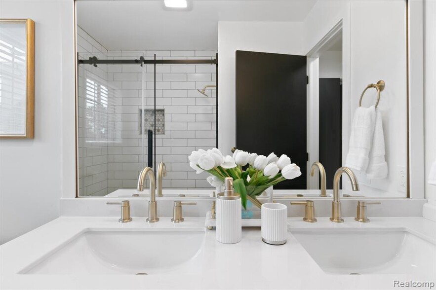 More Photos Of 500 Romeo Rd, Rochester Apartments For Sale