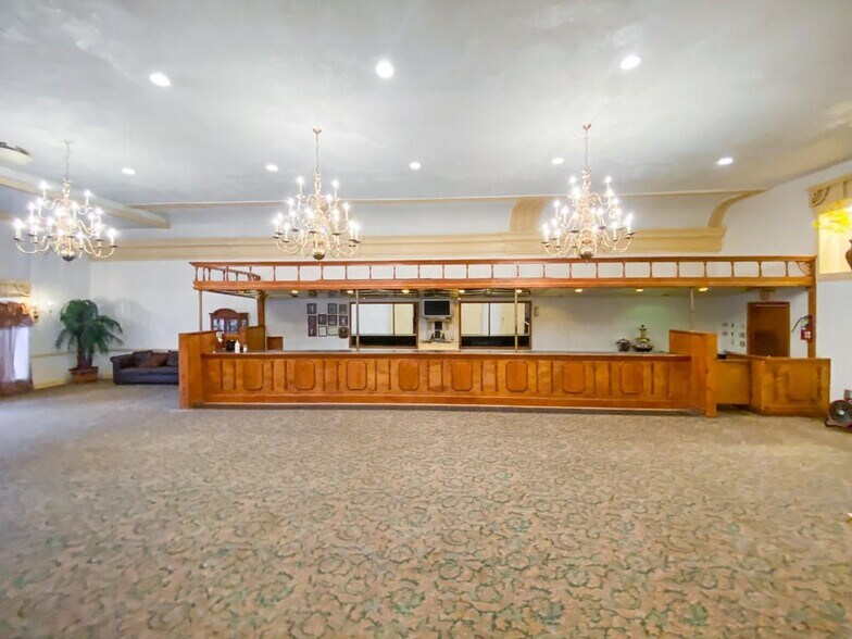 More Photos Of 108 109 N 3rd st, Leesville Sports And Entertainment For Sale