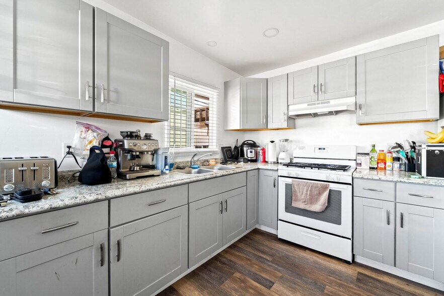 More Photos Of , San Ysidro General Retail For Sale