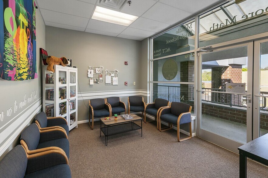 More Photos Of 1143 Oak Ridge Tpke, Oak Ridge Restaurant For Sale