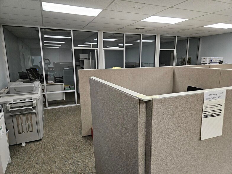 More Photos Of 10855 Indeco Dr, Cincinnati Office For Sale