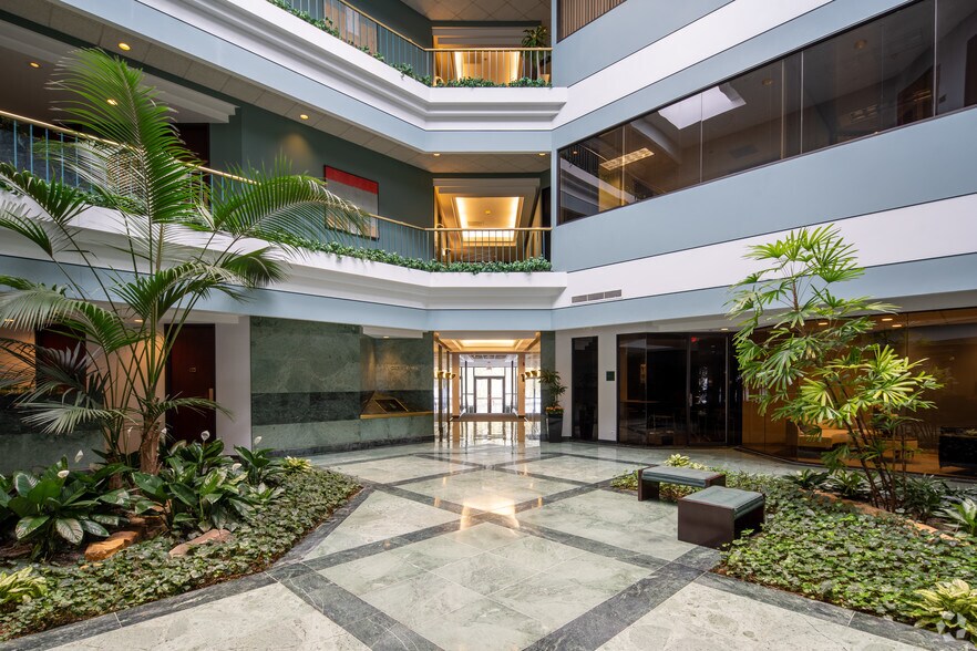 More Photos Of 1130 W Lake Cook Rd, Buffalo Grove Office For Lease