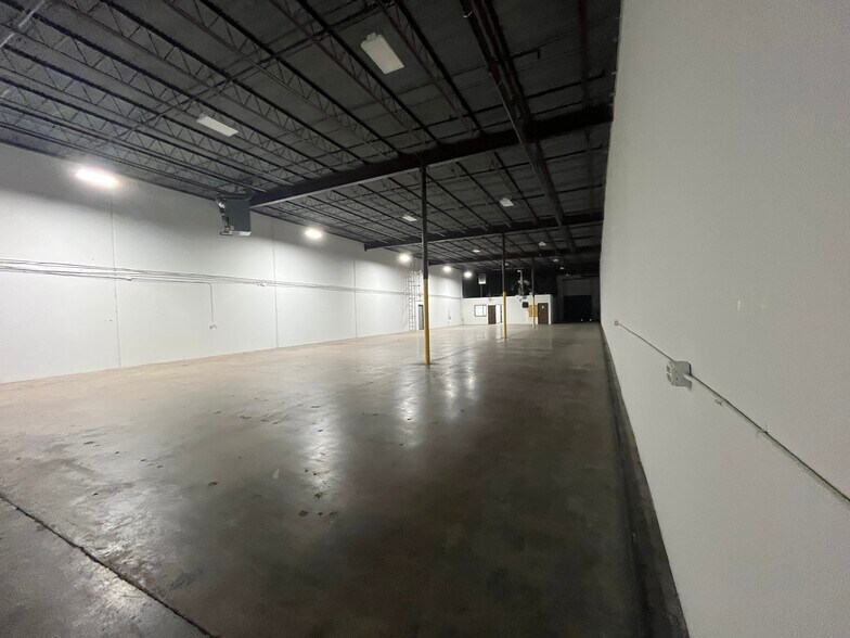 More Photos Of 4220-4232 Charter Ave, Oklahoma City Warehouse For Lease