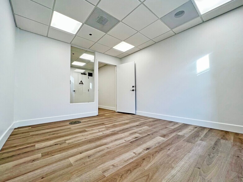 More Photos Of 1035 State St, Santa Barbara Loft Creative Space For Lease