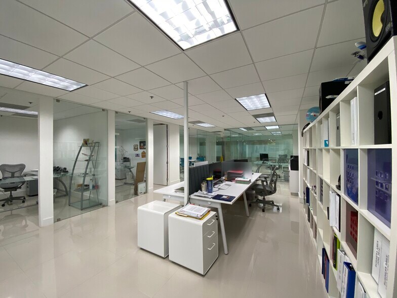More Photos Of 1000 Brickell Ave, Miami Office For Lease
