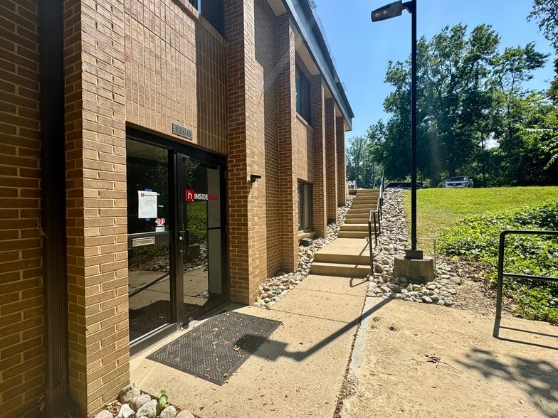 More Photos Of 1342-1360 Old Bridge Rd, Woodbridge Medical For Lease