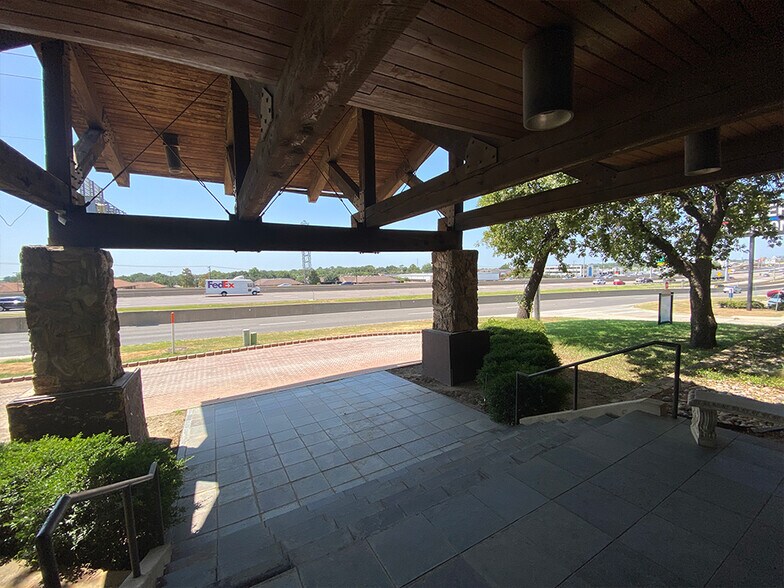 More Photos Of 3901 Airport Fwy, Bedford Office For Lease