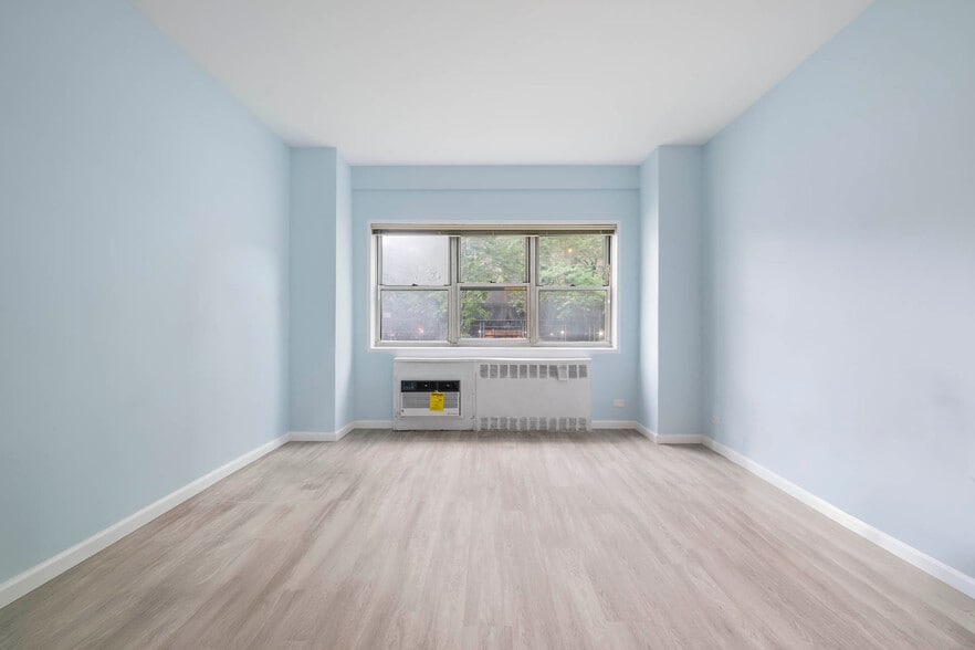 More Photos Of 30 W 60th St, New York Apartments For Sale