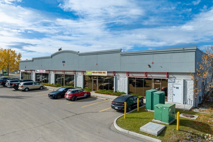 More Photos Of 4316 64 Av SE, Calgary Warehouse For Sale