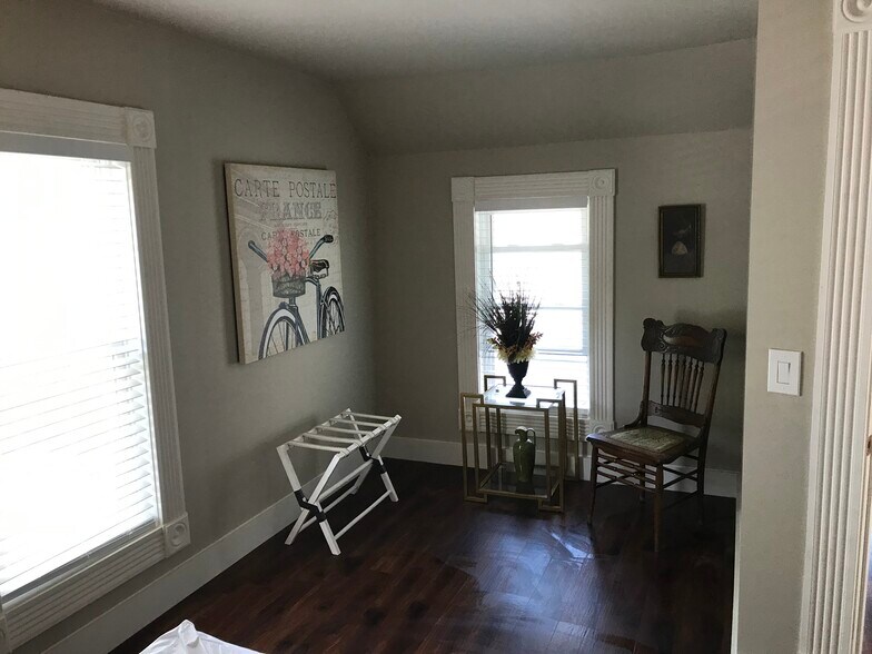 More Photos Of 11058 Shook Rd, Romulus Office Residential For Sale