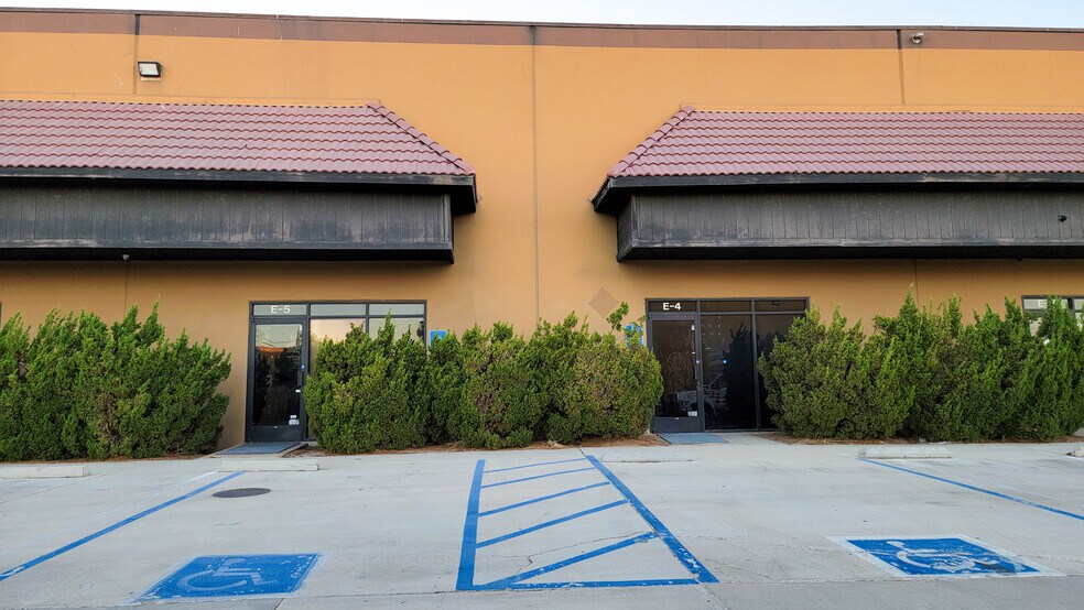 More Photos Of 17229 Lemon St, Hesperia Warehouse For Lease