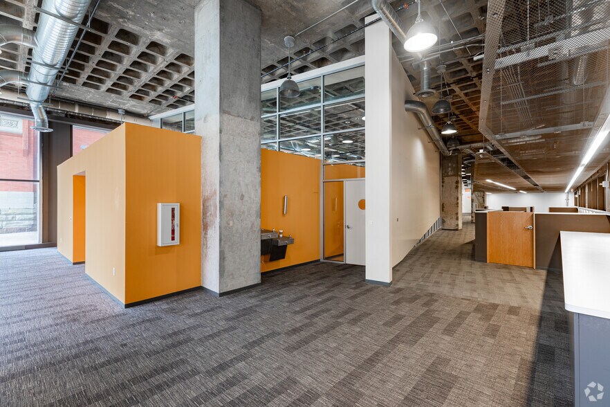 More Photos Of 33 Washington St, Newark Office For Lease