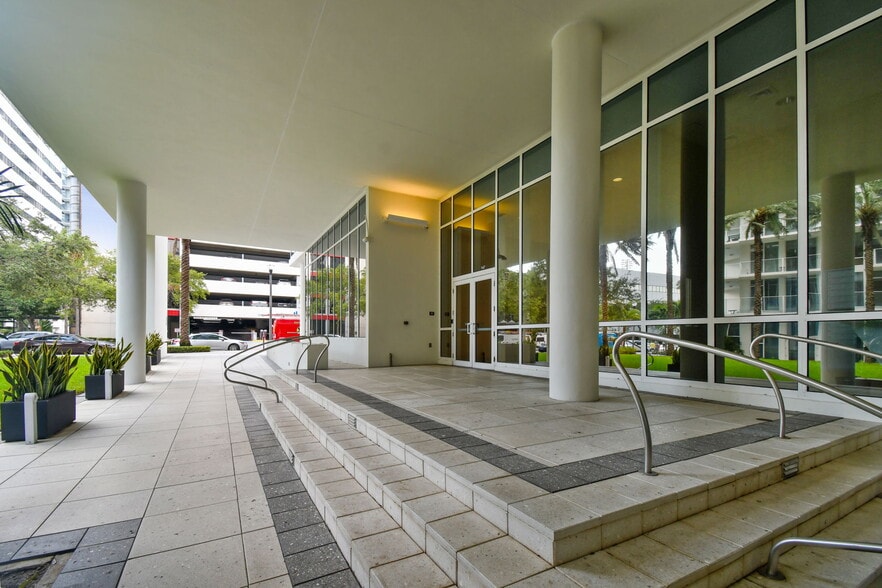 More Photos Of 147 2nd Ave S, Saint Petersburg Medical For Lease