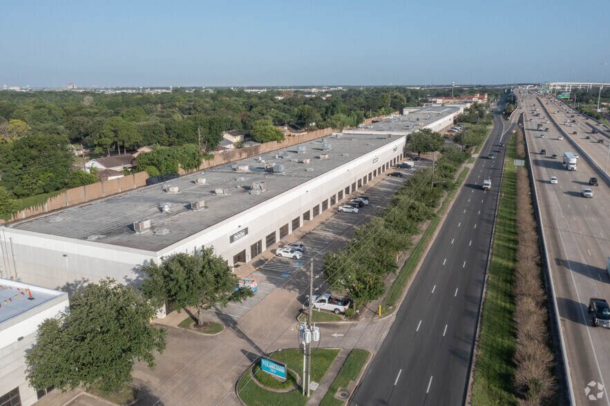 More Photos Of 11727 S Sam Houston Pky W, Houston Light Distribution For Lease