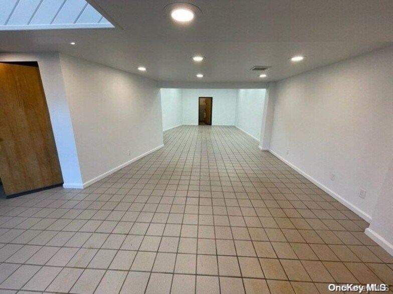 More Photos Of 5978 54th Ave, Maspeth Warehouse For Lease