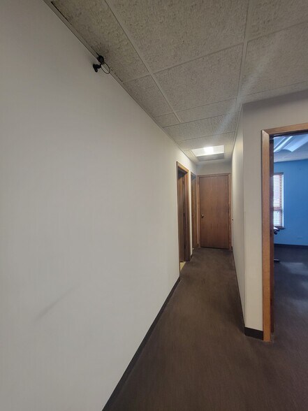 More Photos Of 290 Telser Rd, Lake Zurich Warehouse For Lease