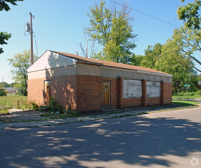 Primary Photo Of 1670 Weaver St, Dayton Freestanding For Sale