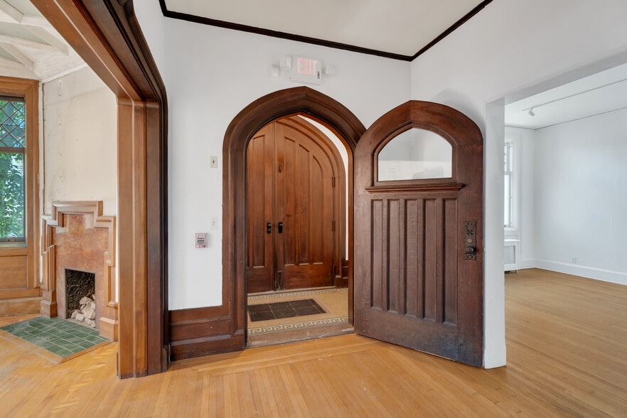 More Photos Of 51 Trumbull St, New Haven Office For Sale