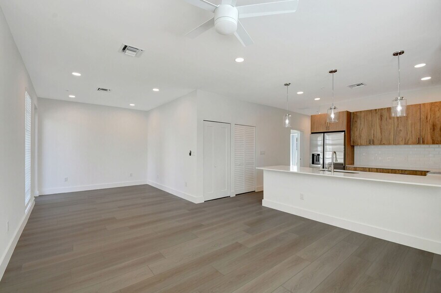 More Photos Of 802 N Federal Hwy, Lake Worth Beach Apartments For Lease